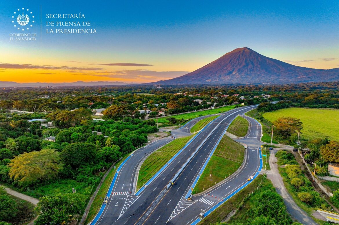 Liderazgo del presidente Bukele y del ministro Rodríguez en la transformación de la infraestructura del país