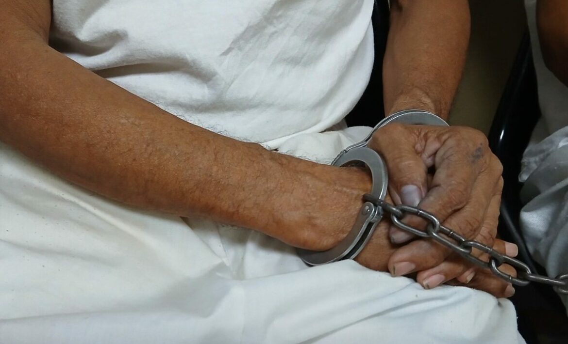Vigilante de residencial es procesado por hurto