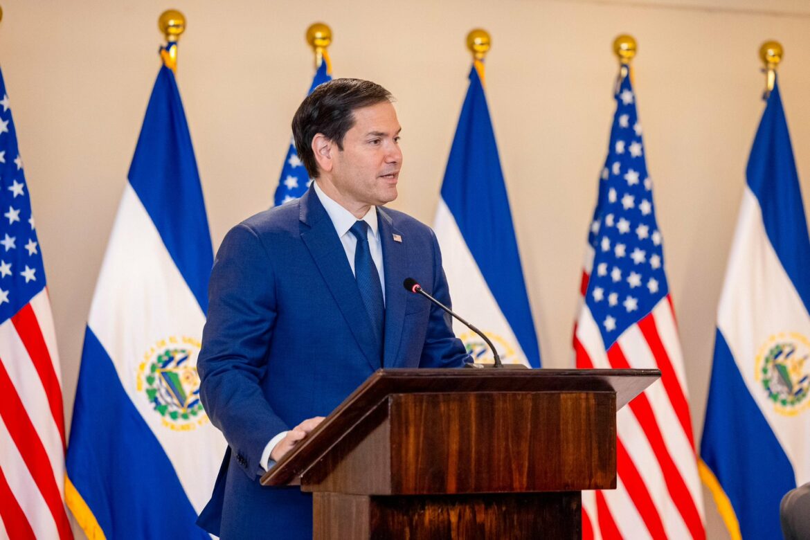 EE. UU. emitirá una exención para desbloquear asistencia a El Salvador para detectar viajeros sospechosos y fortalecer la seguridad fronteriza