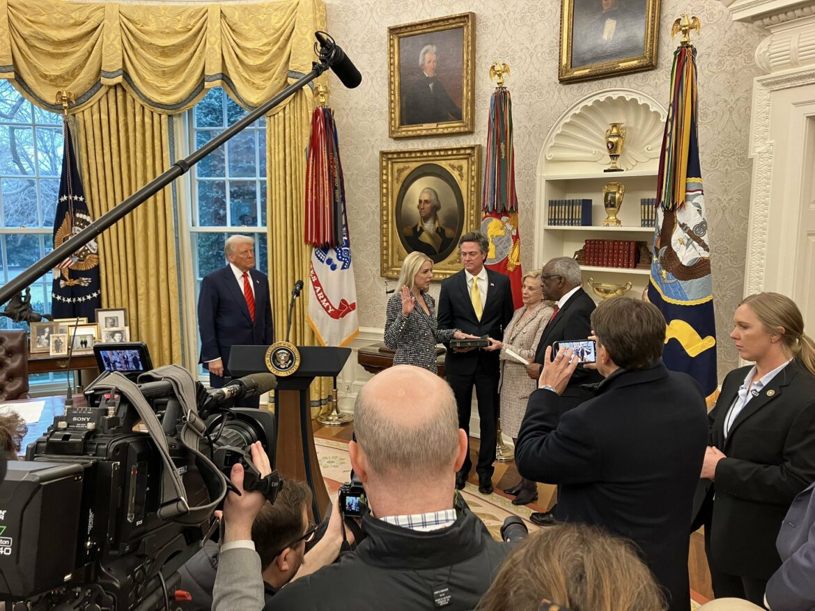 Pam Bondi ha sido juramentada como fiscal general de los Estados Unidos