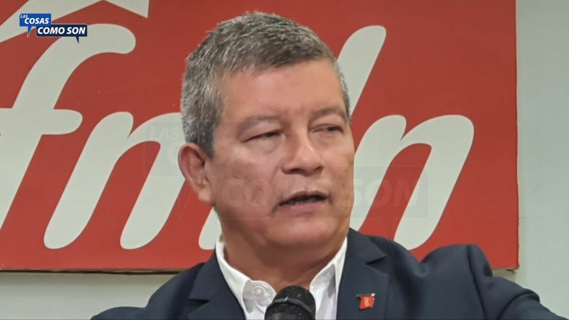 Flores informa que ya recibió su credencial como secretario general del FMLN