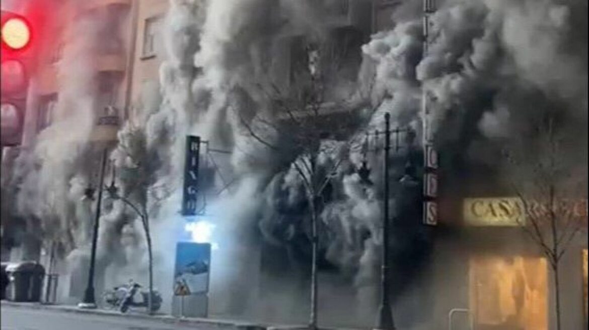 Incendio en bingo de Valencia provoca una gran humareda y obliga a cortar varios puntos del centro de la ciudad
