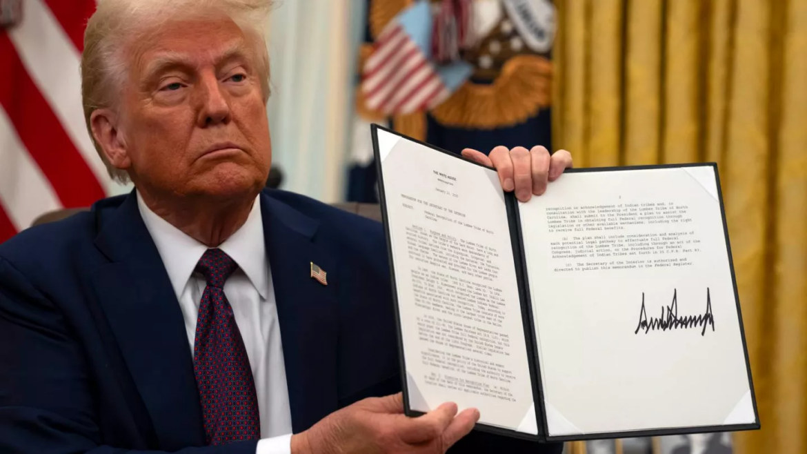 Trump corta la ayuda a Sudáfrica tras cuestionar su política de tierras y su postura contra Israel