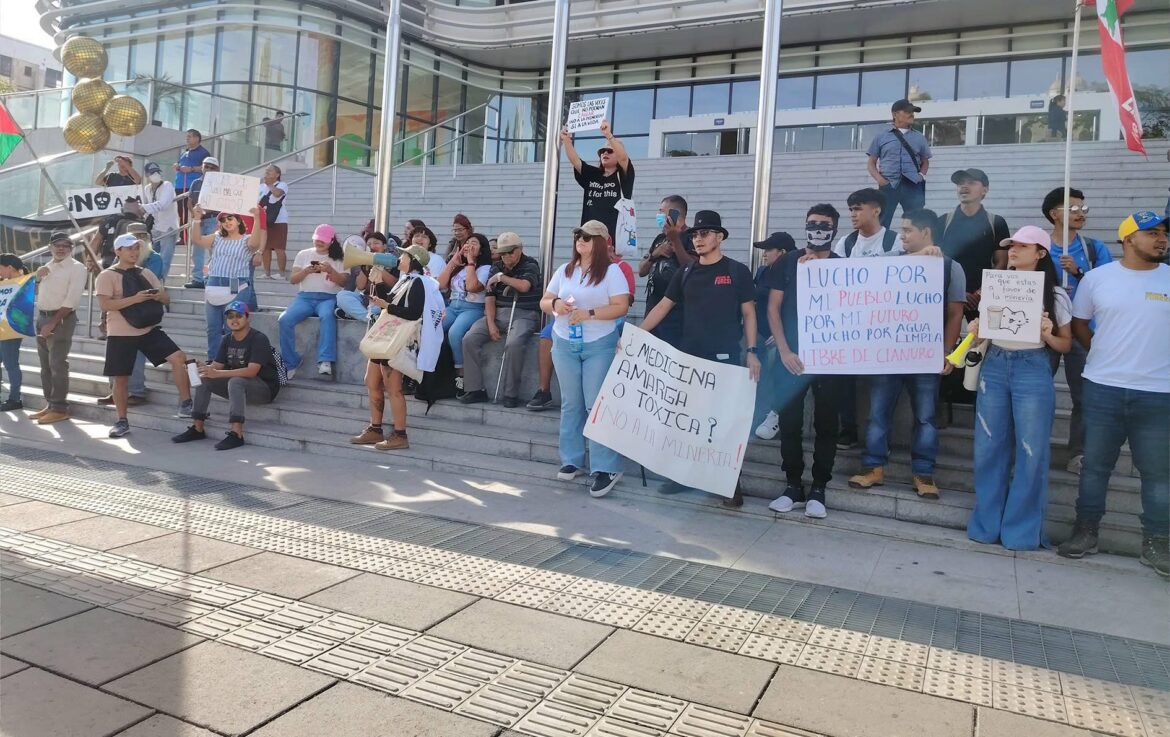 En medio de vandalismo, salvadoreños se manifiestan en contra de la minería