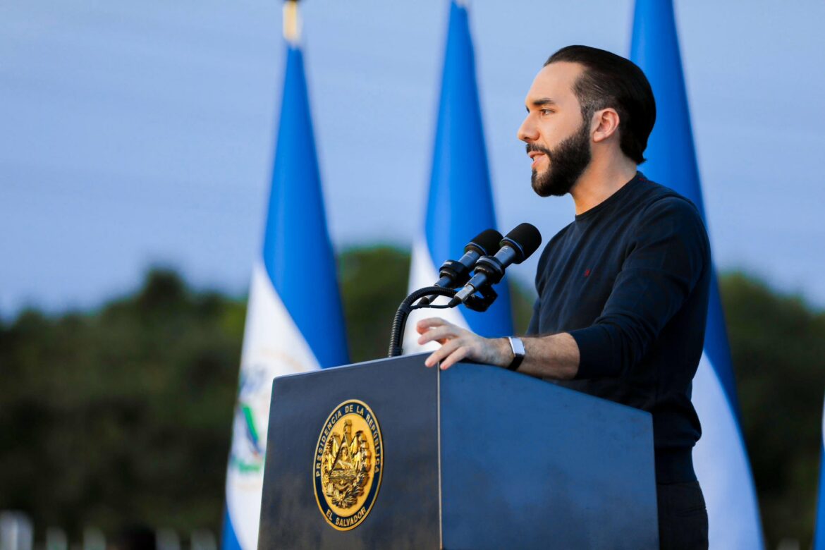 Salvadoreños califican con un 8.3 el desempeño del presidente Bukele, según CID Gallup