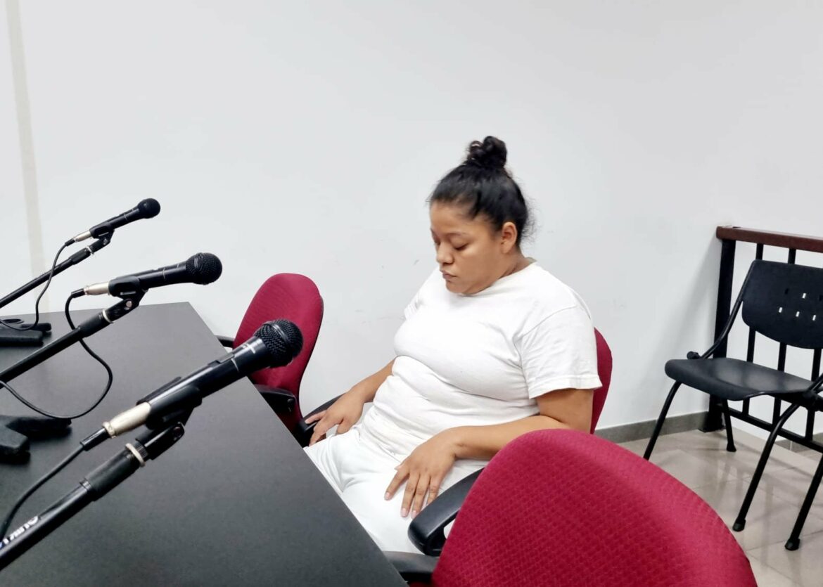Fiscalía acusa a una mujer de asesinar a un menor de 2 años e intentar hacerlo pasar por accidente