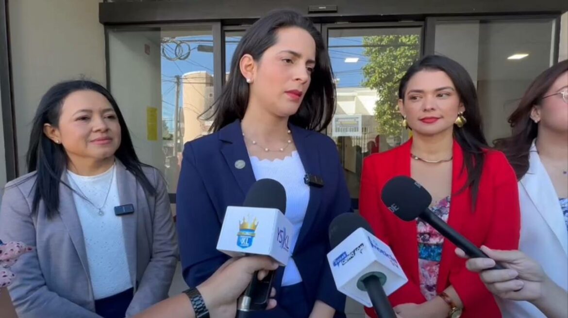 ¿Claudia Ortiz votaría a favor de eliminar la deuda política?