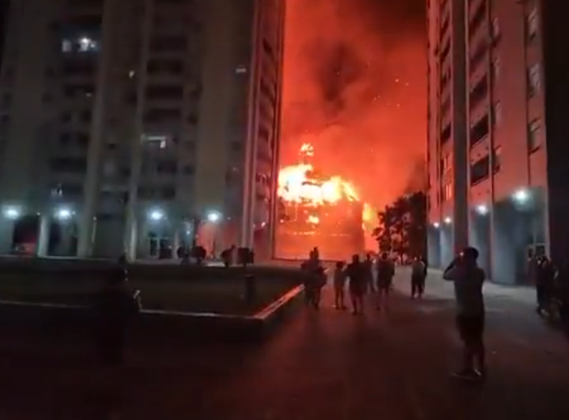Incendio en Argentina: se derrumbó un edificio tras reportarse una explosión