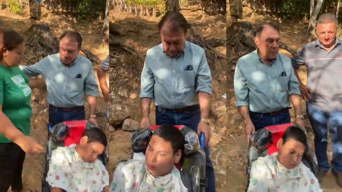 Diputado Carballo entrega silla de ruedas para un niño que padece parálisis cerebral y epilepsia