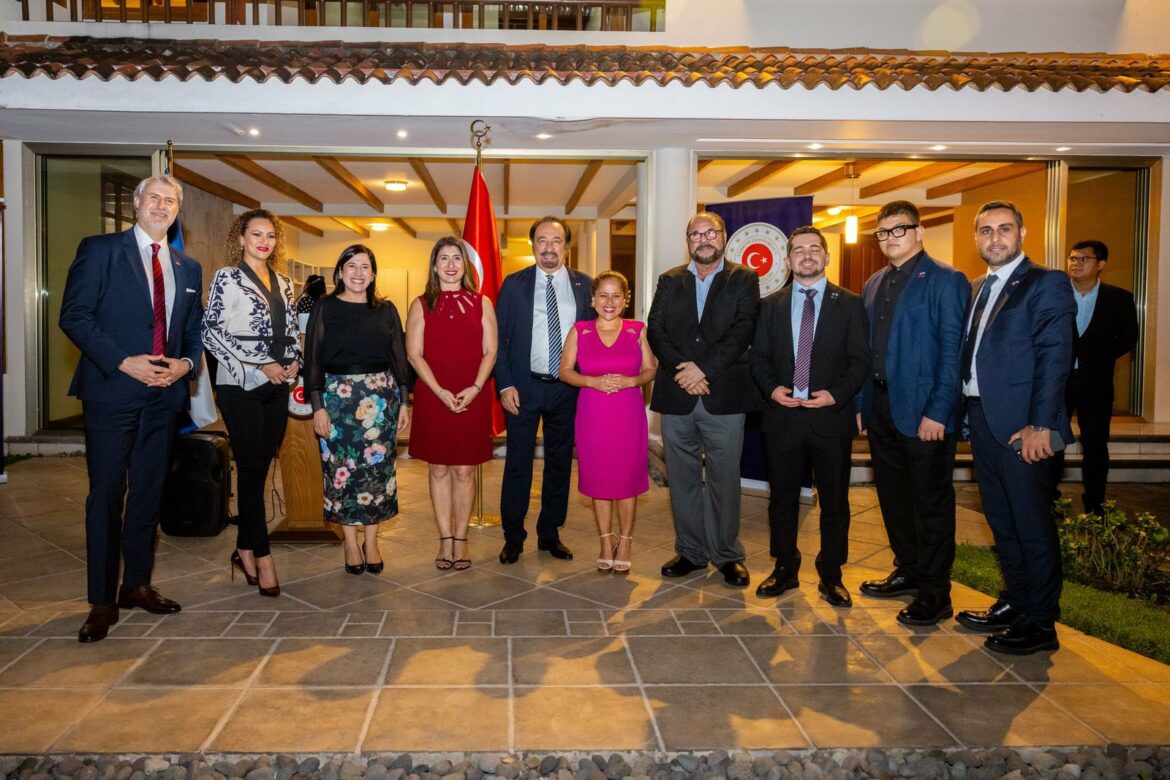 Empresas turcas exploran diversos sectores para invertir en El Salvador