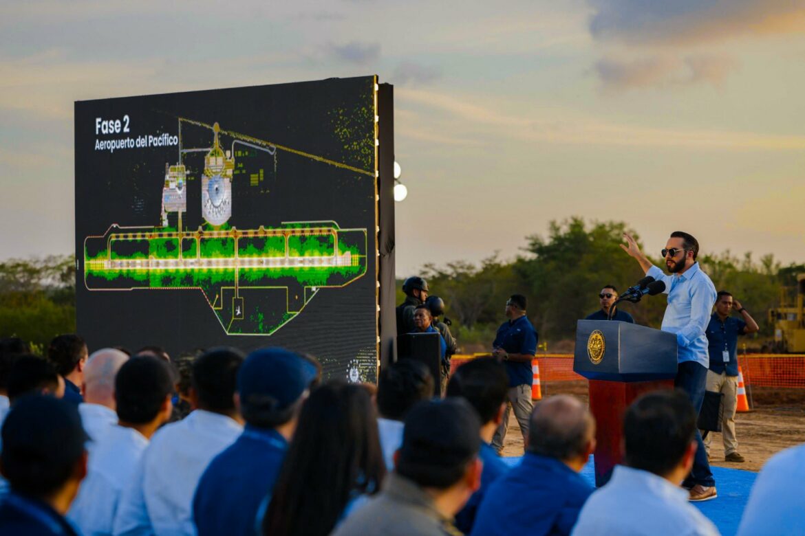 Presidente Bukele colocó la primera piedra para la construcción del Aeropuerto del Pacífico