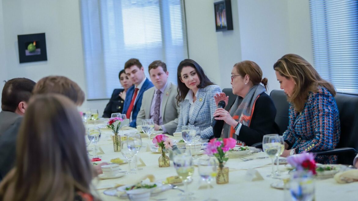 Canciller sostuvo reunión con la presidenta del grupo bipartidista del Caucus