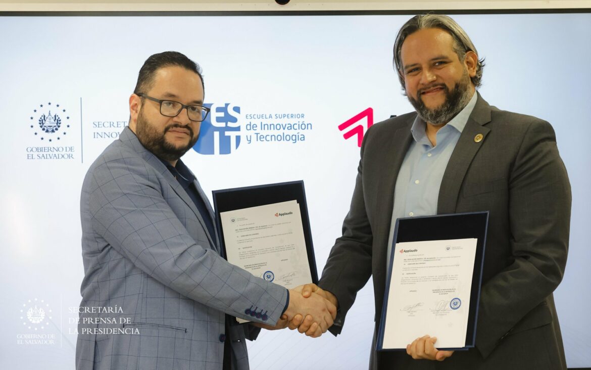 Secretaría de Innovación firmó convenio con Applaudo para impulsar el desarrollo de talento especializado