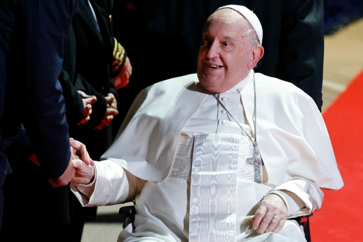 El Vaticano actualiza estado de salud del papa: “La noche transcurrió tranquilamente, se encuentra descansando”