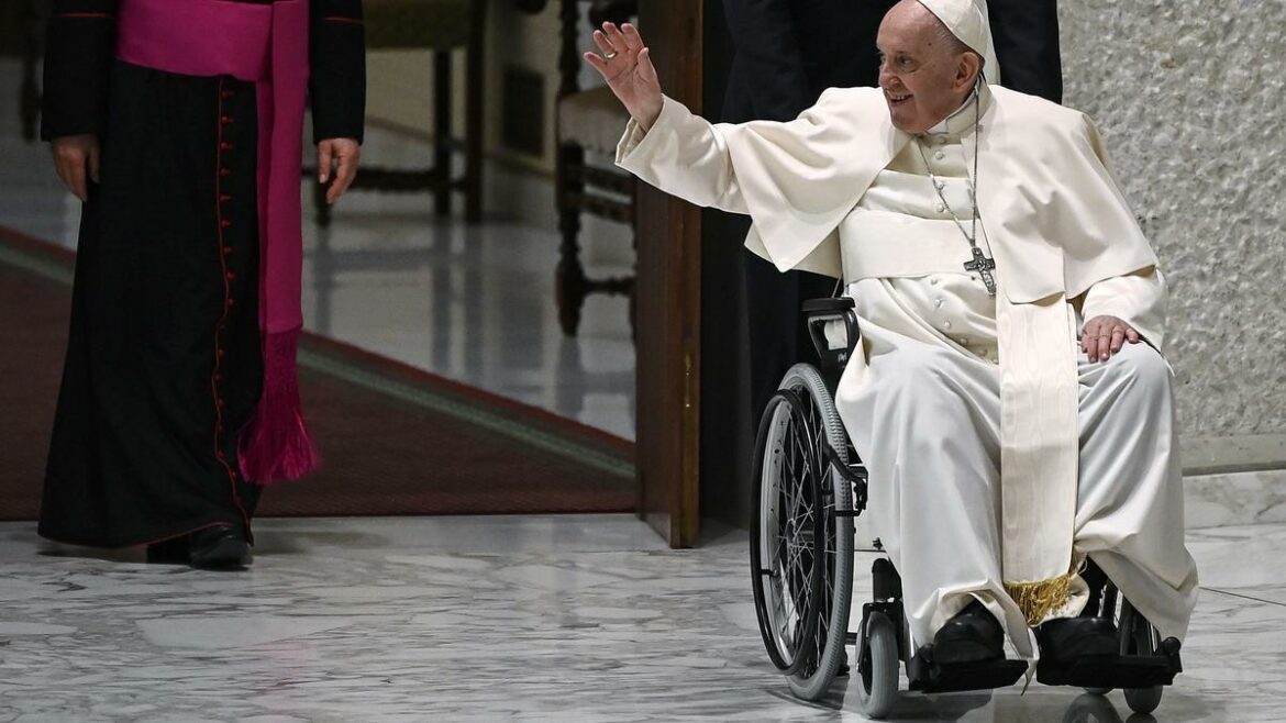 Condición médica del papa Francisco es estable, informa El Vaticano