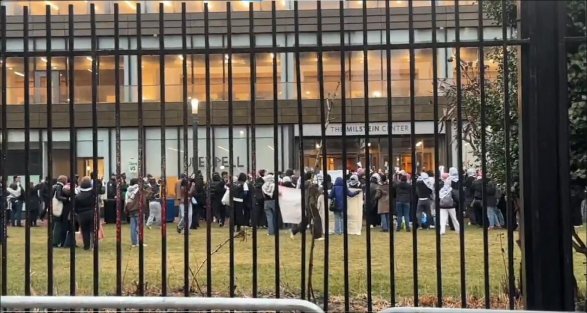 Policía de Nueva York atiende una amenaza de bomba en el Colegio Barnard