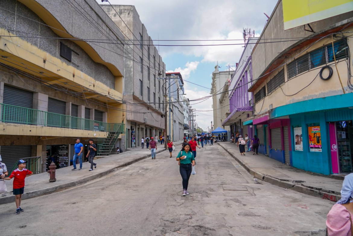 Alcaldía de San Salvador Centro habilitó el paso peatonal y vehicular en las calles recuperadas