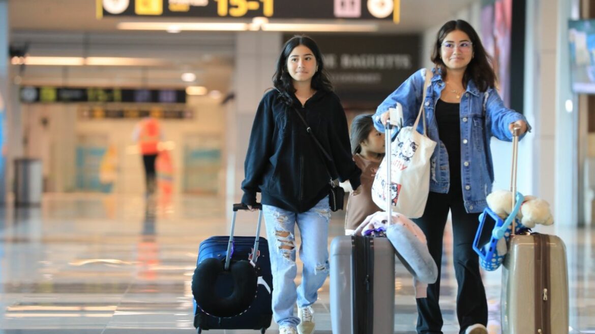 El Salvador espera la llegada de 135,000 visitantes internacionales durante las vacaciones de Semana Santa