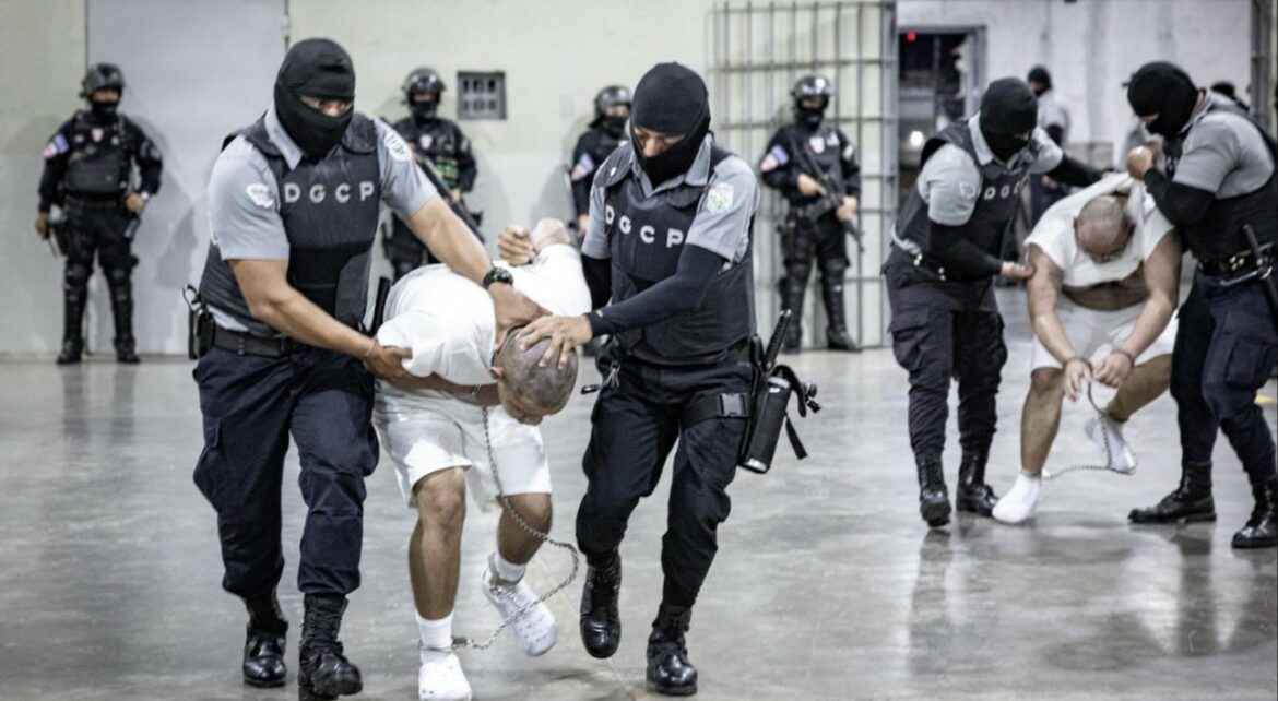 Venezuela llega a un acuerdo con EE.UU. para repatriar a migrantes: “No descansaremos hasta rescatar a nuestros hermanos secuestrados en El Salvador”