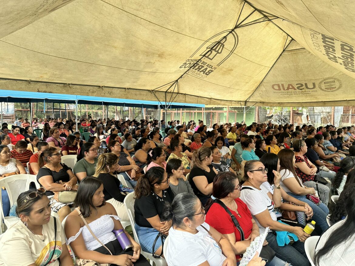 Más de 500 mujeres fueron beneficiadas por el Taller de velas aromáticas del diputado Carballo en San Miguel