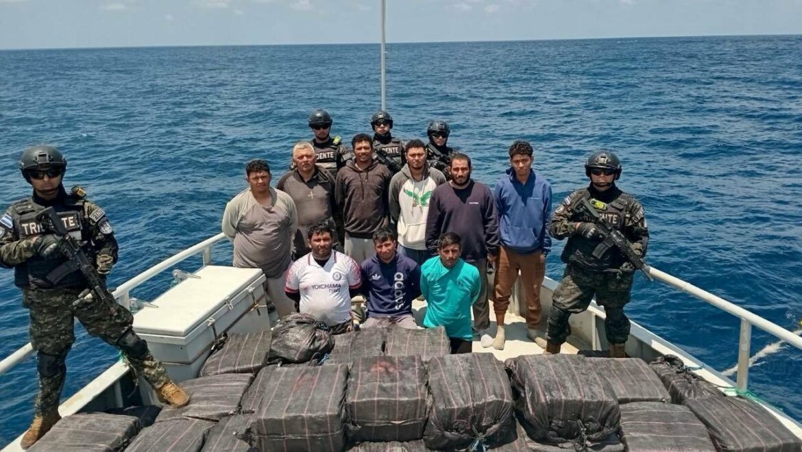 Gobierno intercepta una nueva embarcación con droga: Más de 27 toneladas, valoradas en $681.1 millones, han sido incautadas en el último año
