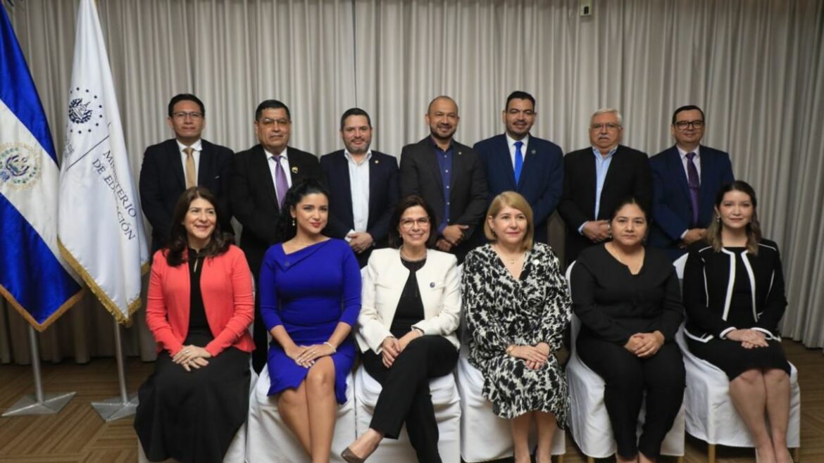 Mined da a conocer la Comisión de Acreditación 2025-2029