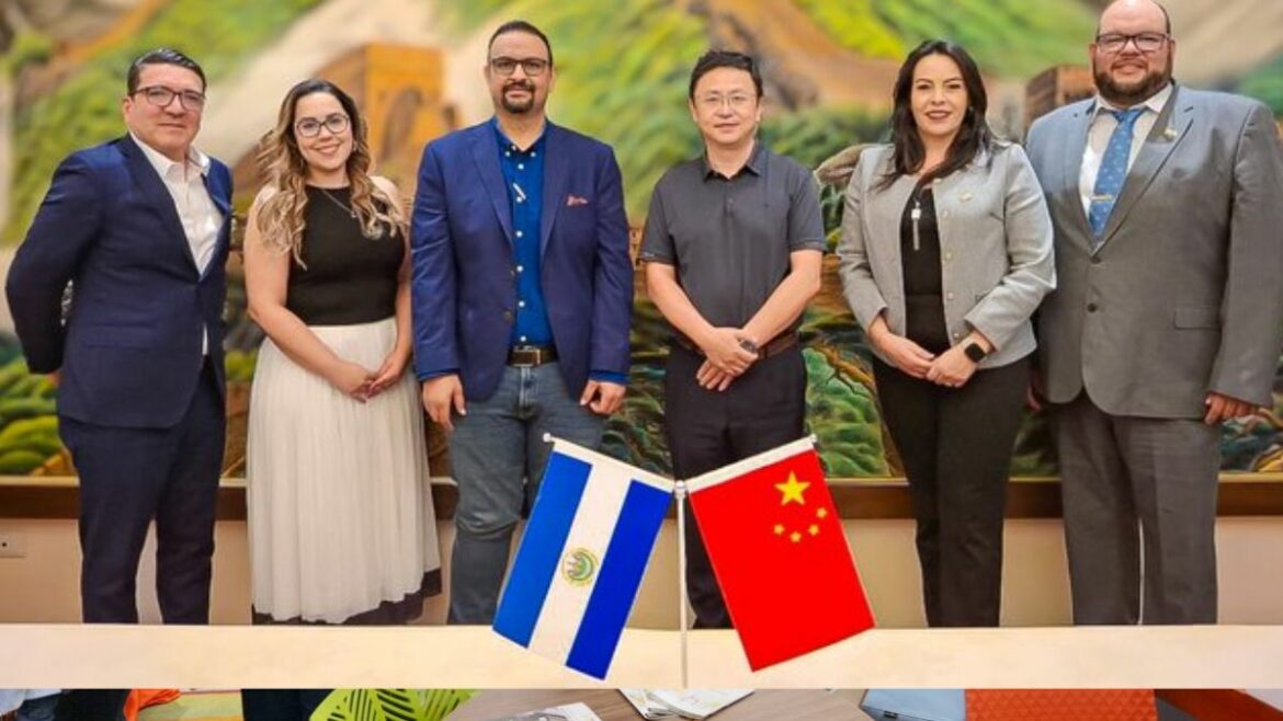 Santa Ana Refuerza Relaciones Comerciales con China para Impulsar la Reactivación Económica