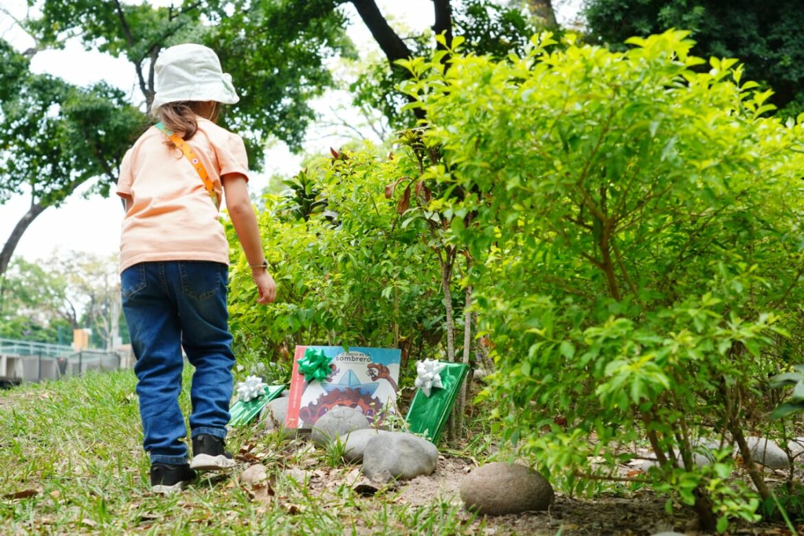 Realizan liberación de libros en el Parque Cuscatlán