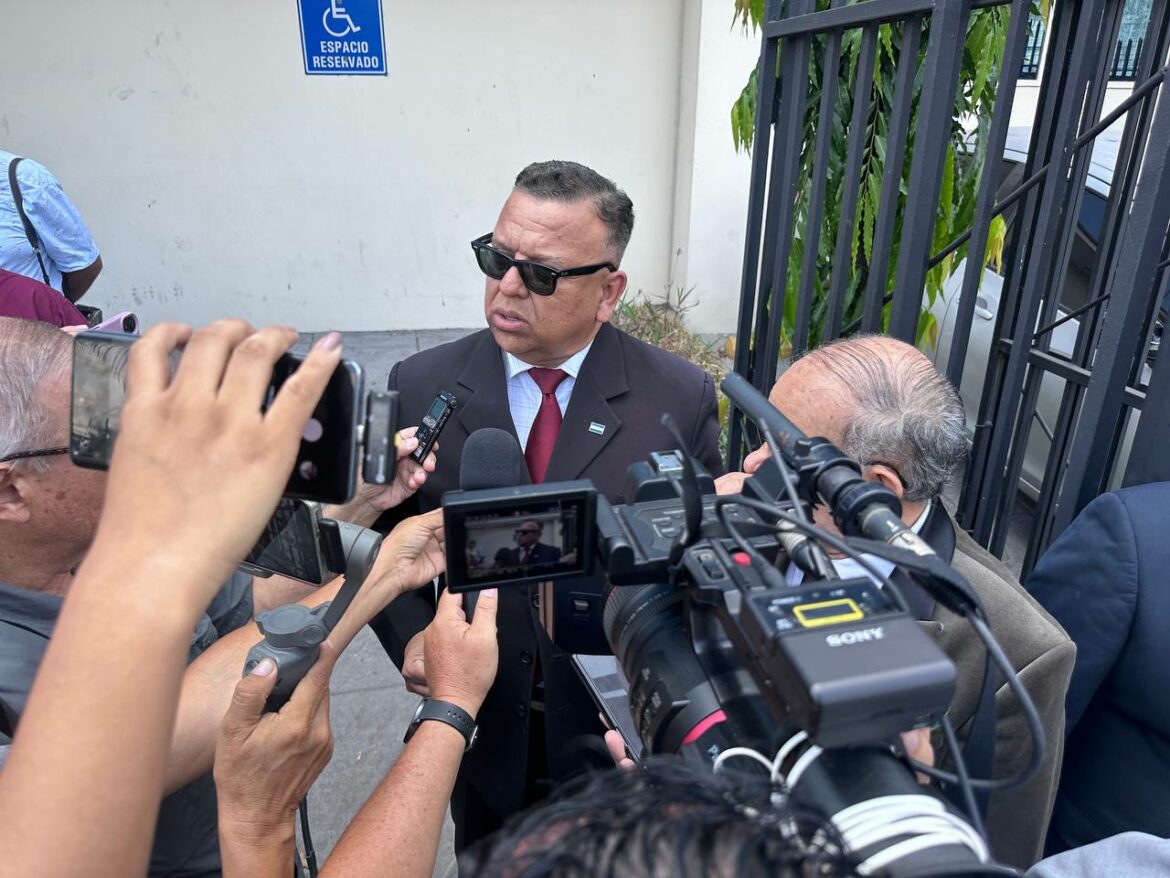Abogados presentan solicitud ante la PDDHH para que se verifiquen las condiciones de los venezolanos en el CECOT