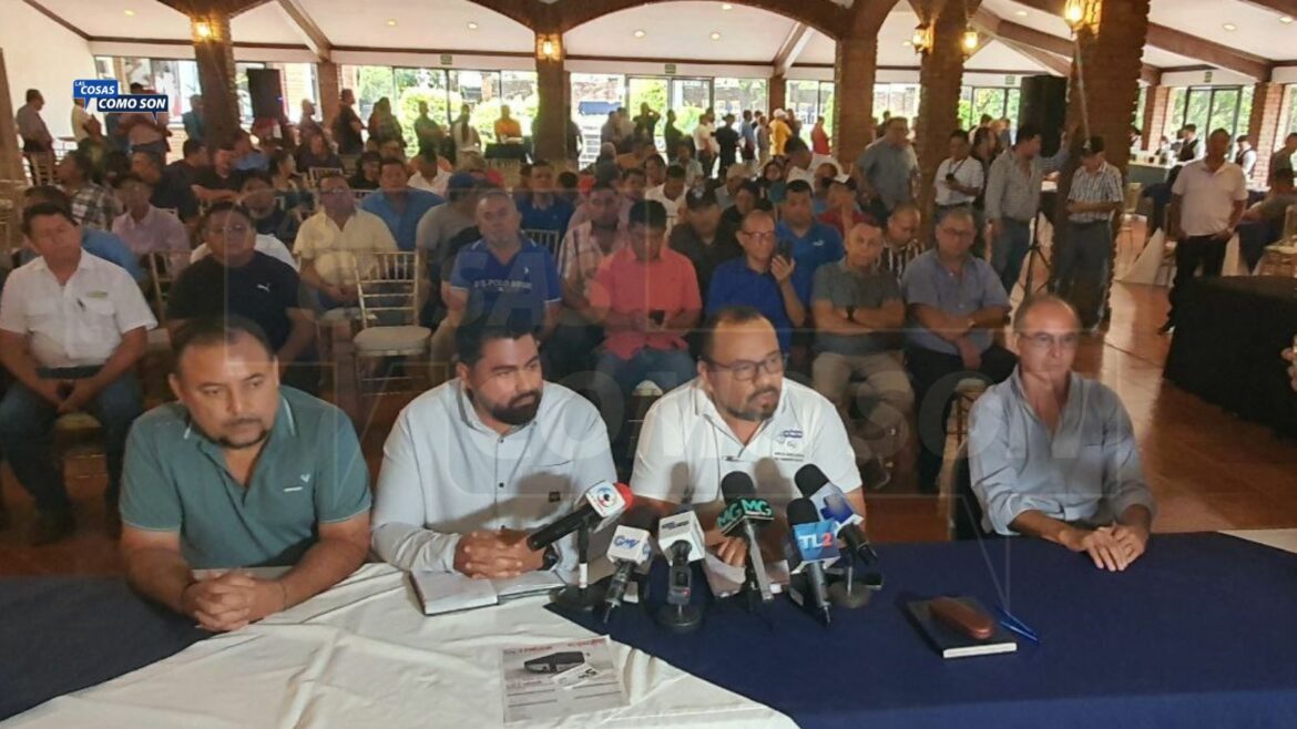 Transportistas pedirán al gobierno que los salvadoreños paguen más por pasaje ante deuda de Hacienda por $20 millones