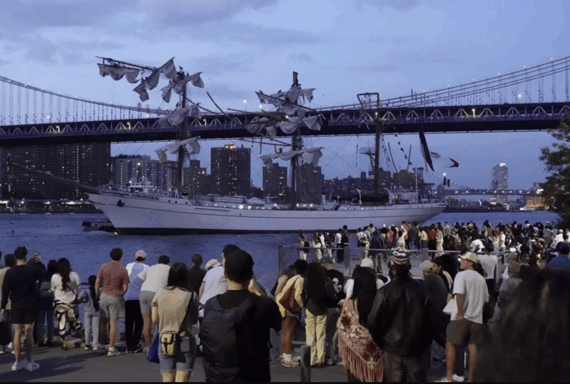 Dos muertos en el choque del buque de escuela mexicana con el puente de Brooklyn de Nueva York