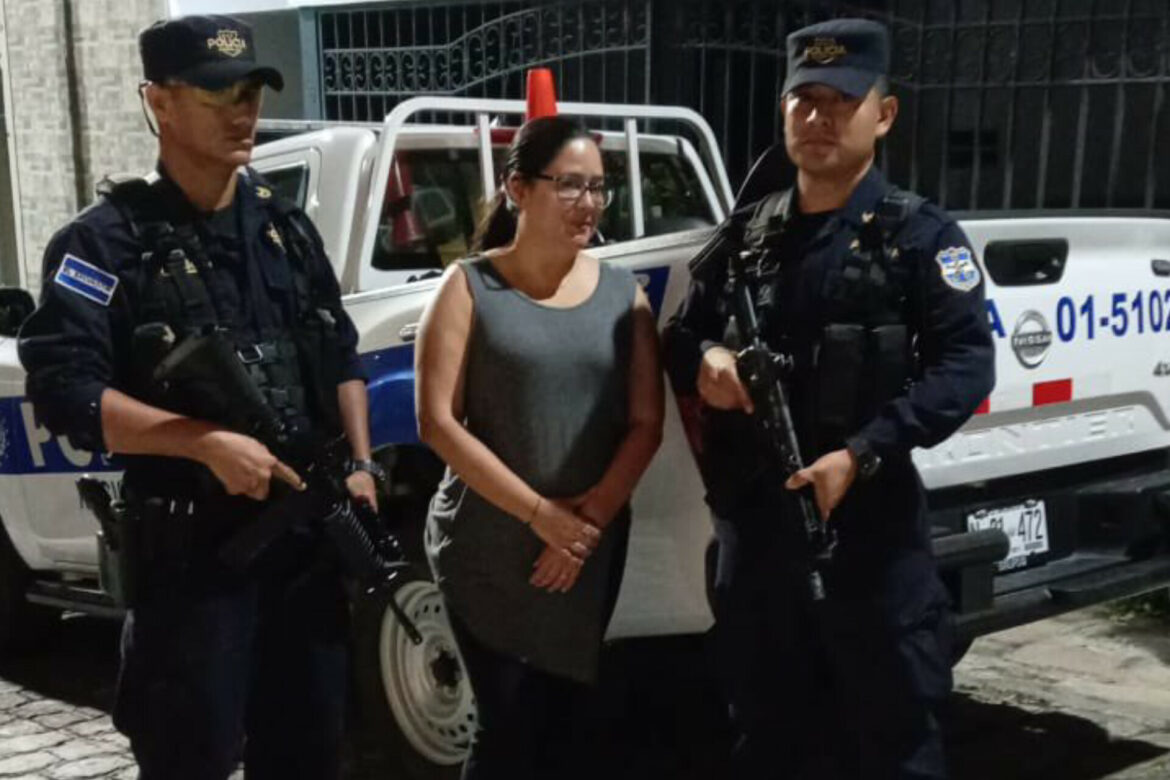 Ruth López es detenida por presuntamente colaborar con Eugenio Chicas en la sustracción de fondos de las arcas del Estado