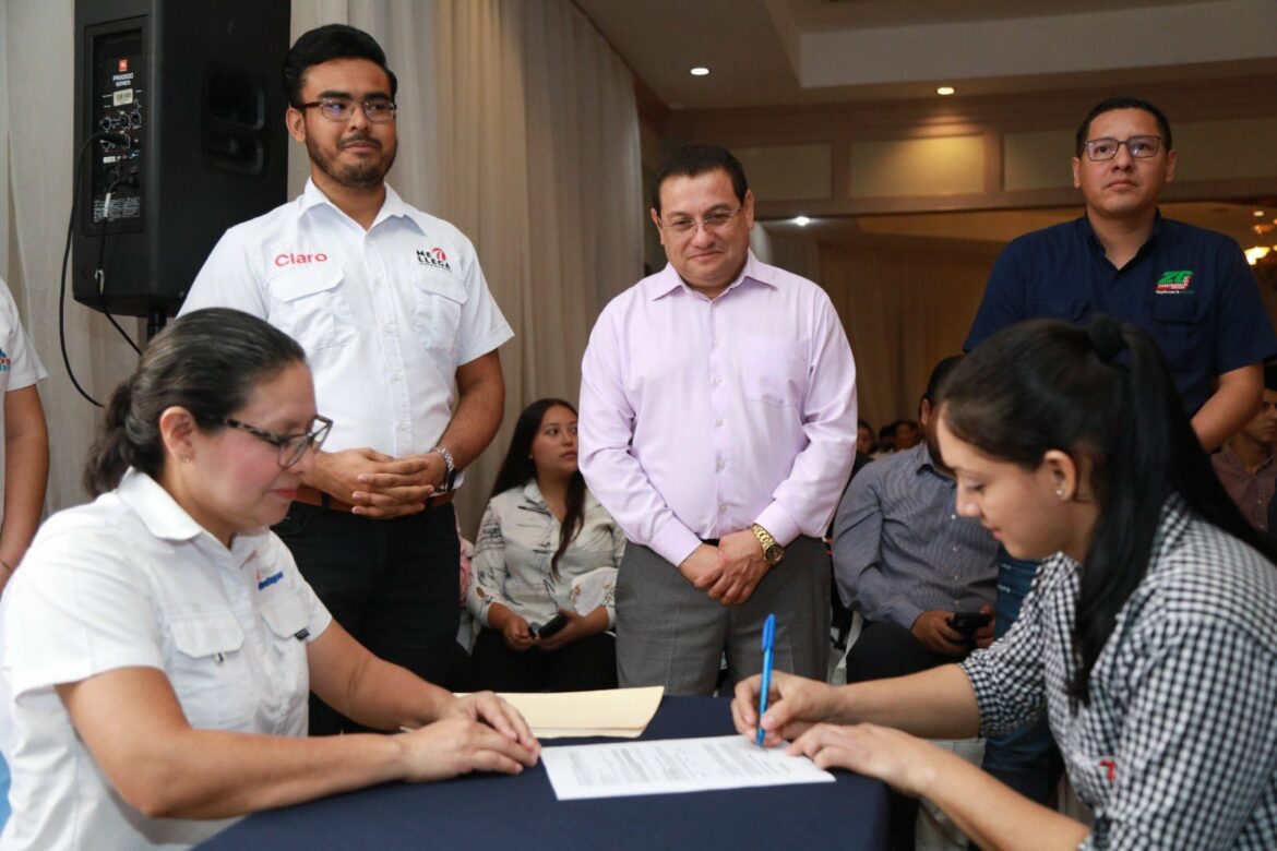 Ministro Castro reitera que con los Lunes de Empleo “se cambian las vidas de muchas personas”
