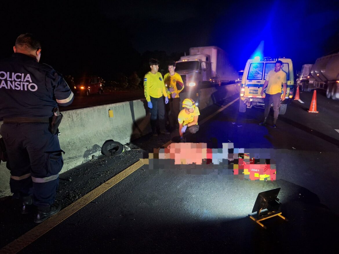 Hombre muere atropellado en desvío de San Juan Opico