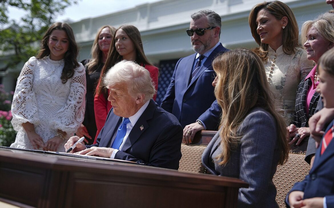 Trump firma ley que prohíbe difundir sin consentimiento pornografía generada con IA