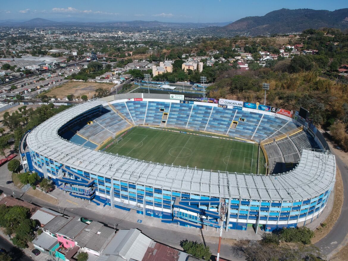 Panameños le “temen” al Estadio Cuscatlán