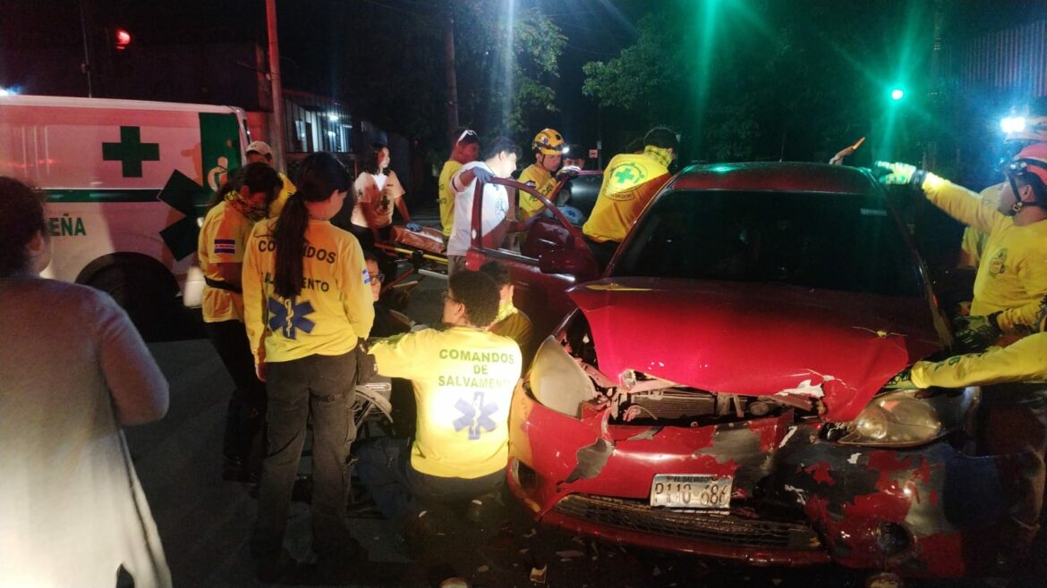 Dos lesionados en accidente en Soyapango