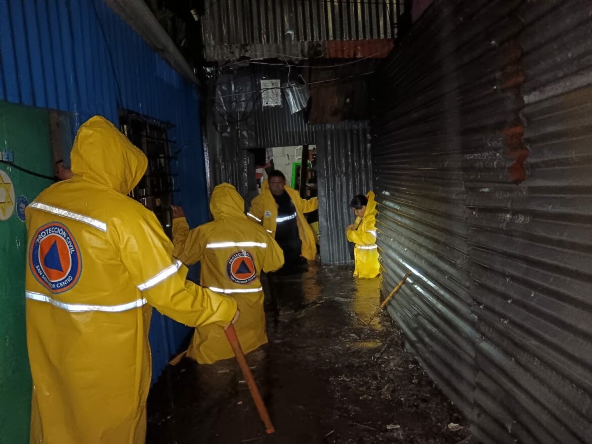 Municipalidad atiende diversas emergencias causadas por lluvias en San Salvador