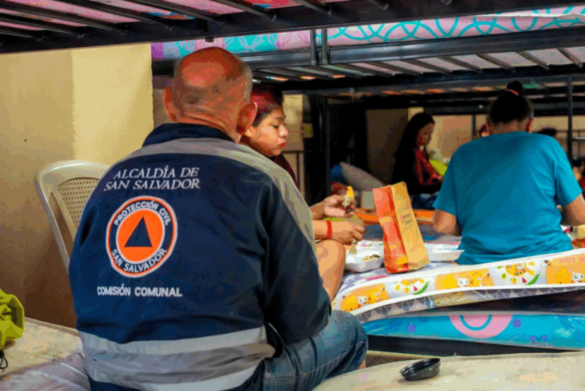 Sin víctimas mortales y 65 personas albergadas tras intensas lluvias en San Salvador Centro