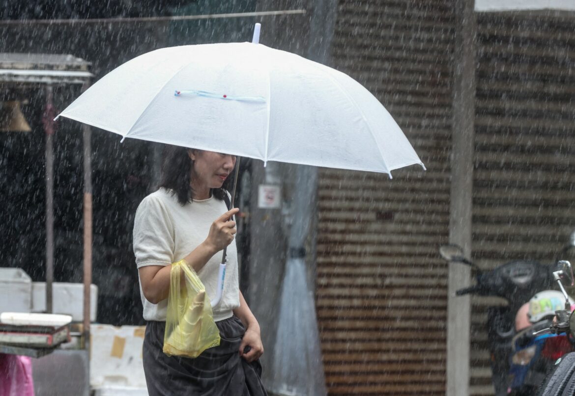 Miles de evacuados en Taiwán tras la llegada del tifón Danas
