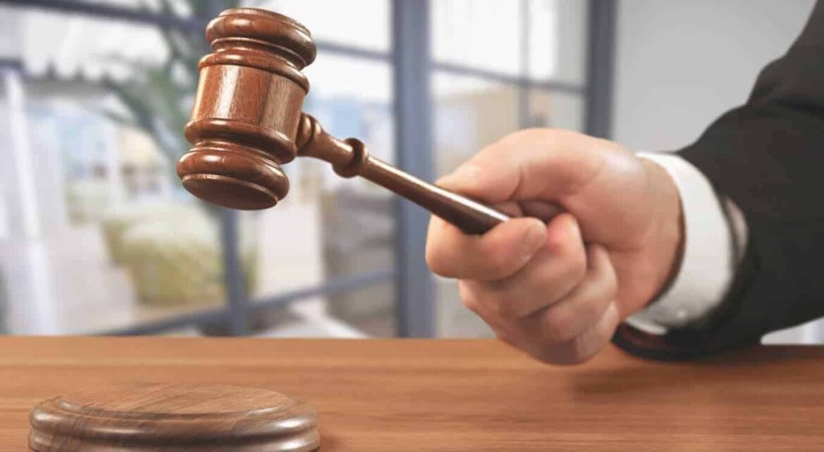 Enjuician a hombres que transportaban cadáver envuelto en sábanas