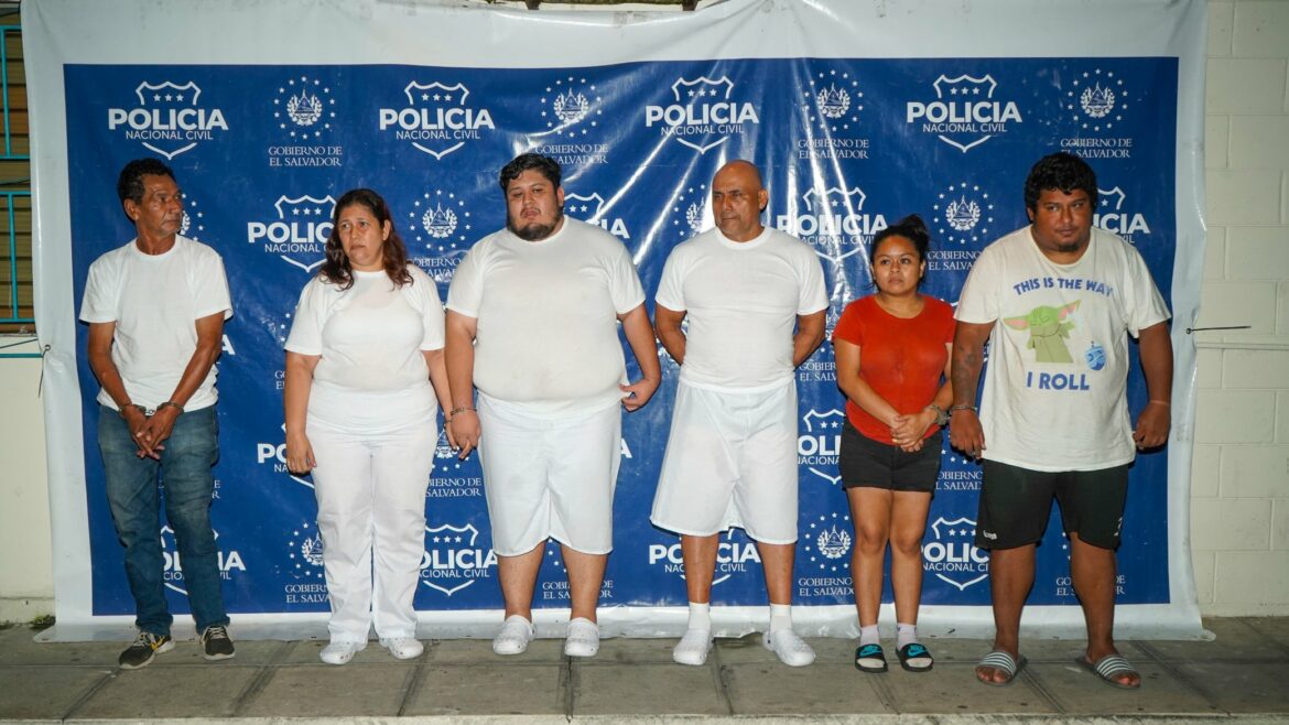 Fiscalía ordena capturar a 27 implicados en más de 50 casos de estafa