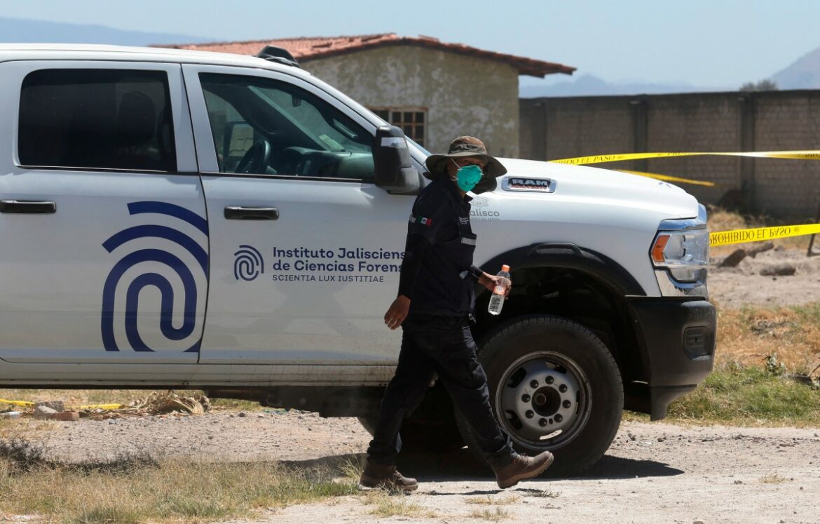 Condenan a 141 años de cárcel por desapariciones a 10 capturados en finca narco en México