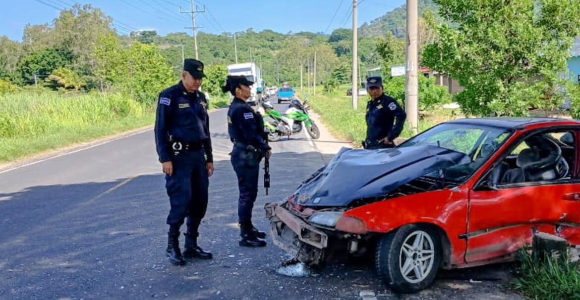 Siete personas lesionadas en múltiples accidentes de tránsito en Santa Ana y San Salvador