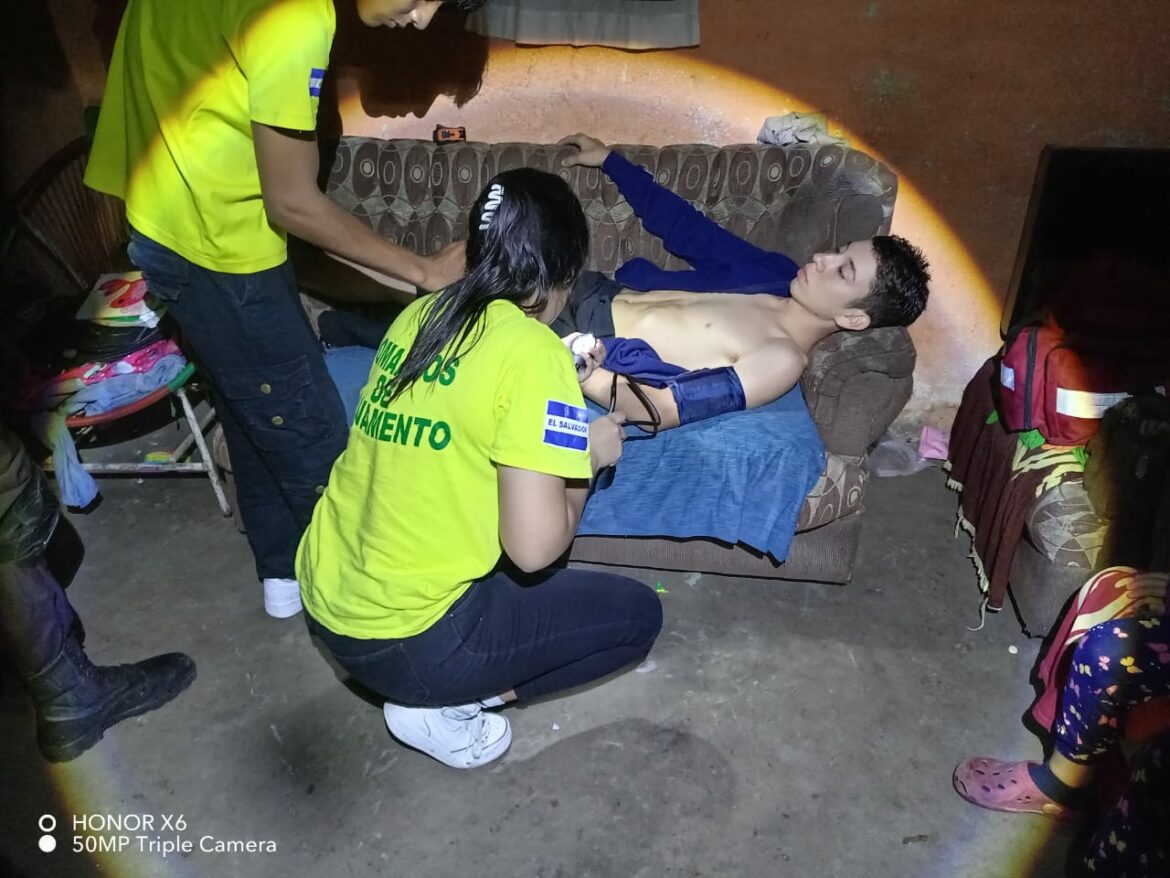 Joven sobrevive a impacto de un rayo en Guazapa