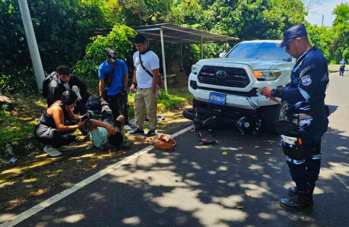 Dos motociclistas lesionados en accidentes por velocidad inadecuada
