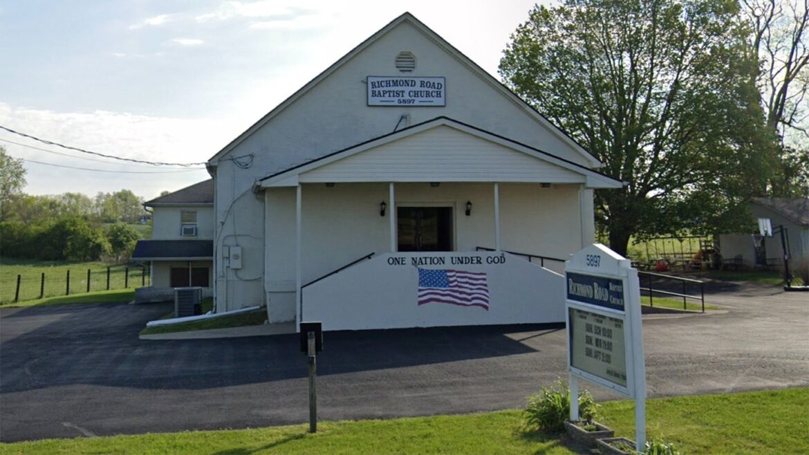 Hombre dispara a policía y causa un tiroteo en una iglesia de Kentucky: Se reportan varios heridos