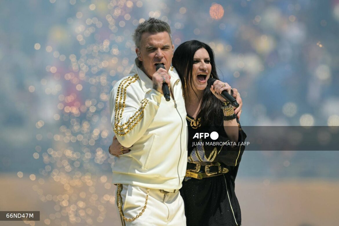 Laura Pausini y Robbie Williams encienden la Final del Mundial de Clubes con el nuevo himno de la FIFA