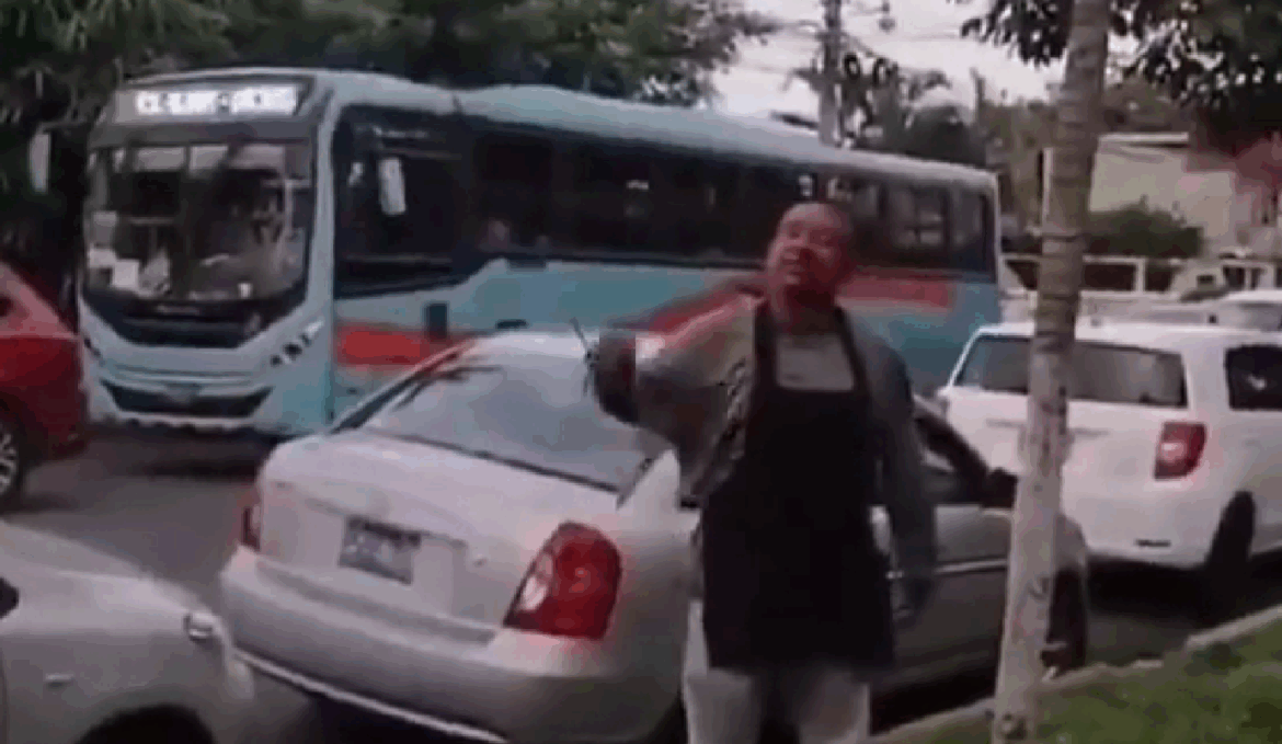Arrestan a hombre por violencia contra la mujer y exhibiciones obscenas en Ayutuxtepeque