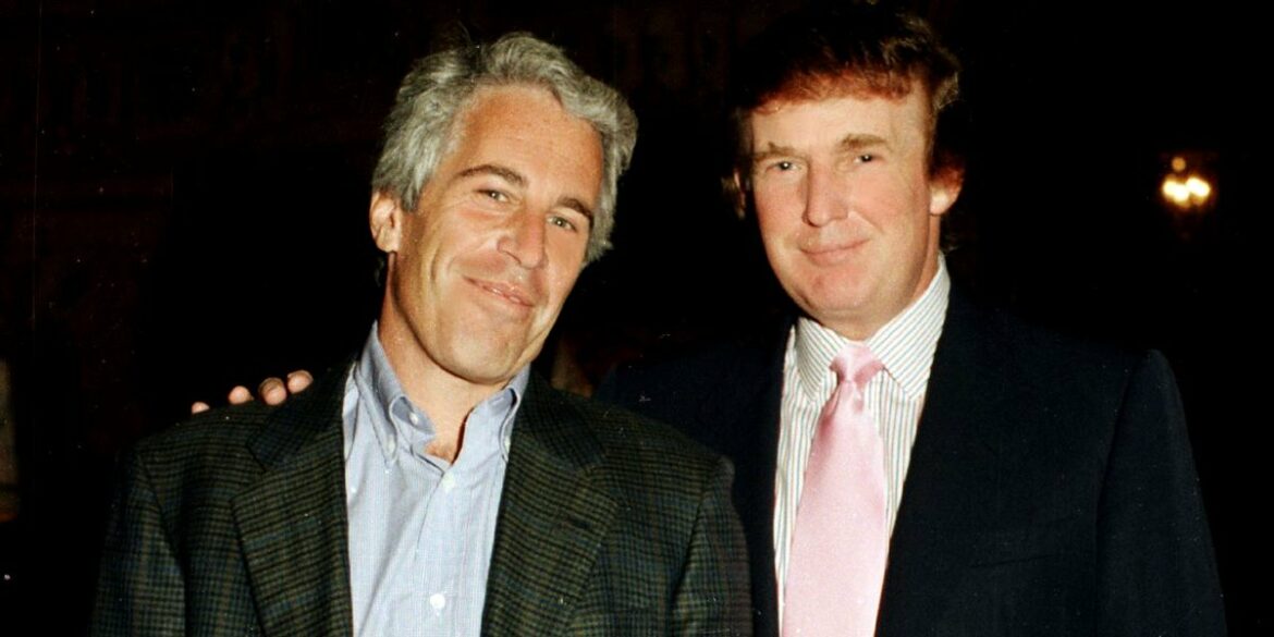 Trump niega haberle escrito una carta “obscena” a Jeffrey Epstein para su cumpleaños número 50